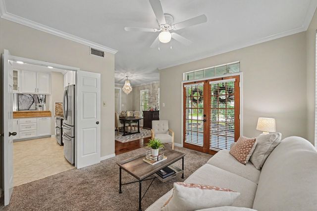 39 W Trace Creek Drive, The Woodlands, TX 77381