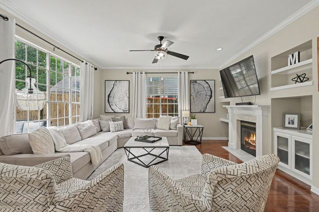 39 W Trace Creek Drive, The Woodlands, TX 77381