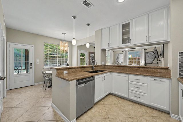 39 W Trace Creek Drive, The Woodlands, TX 77381