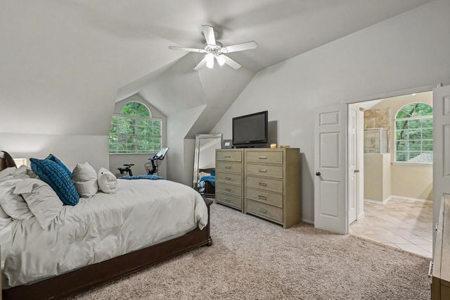 39 W Trace Creek Drive, The Woodlands, TX 77381