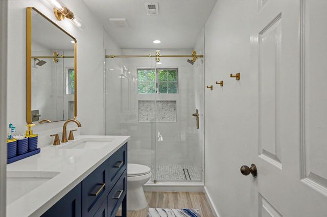 39 W Trace Creek Drive, The Woodlands, TX 77381