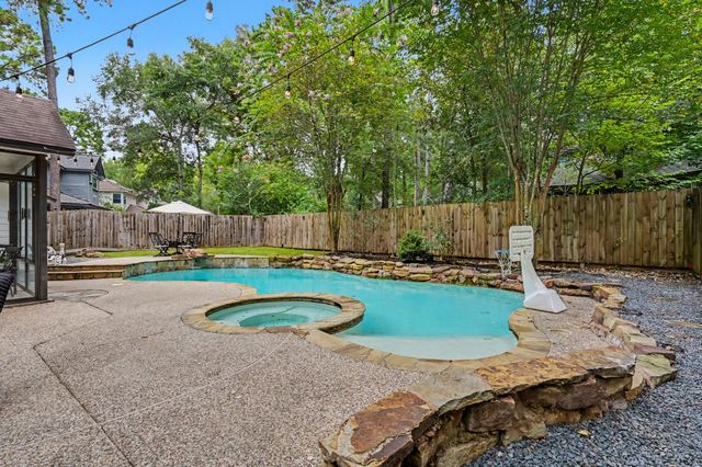 39 W Trace Creek Drive, The Woodlands, TX 77381