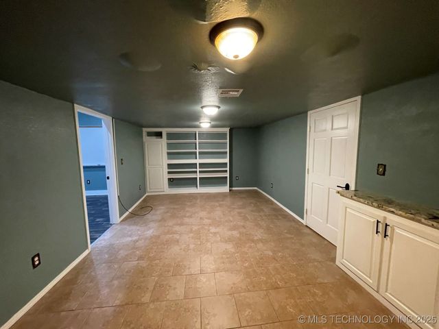 8 W Main Street, Ardmore, OK 73401