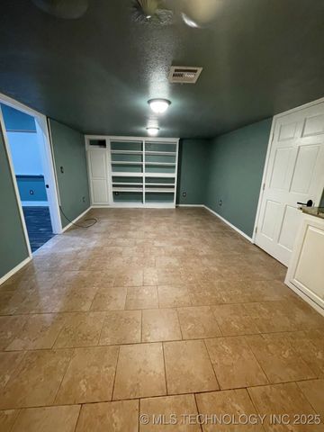 8 W Main Street, Ardmore, OK 73401