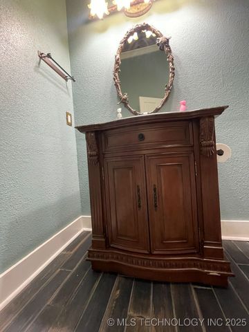 8 W Main Street, Ardmore, OK 73401