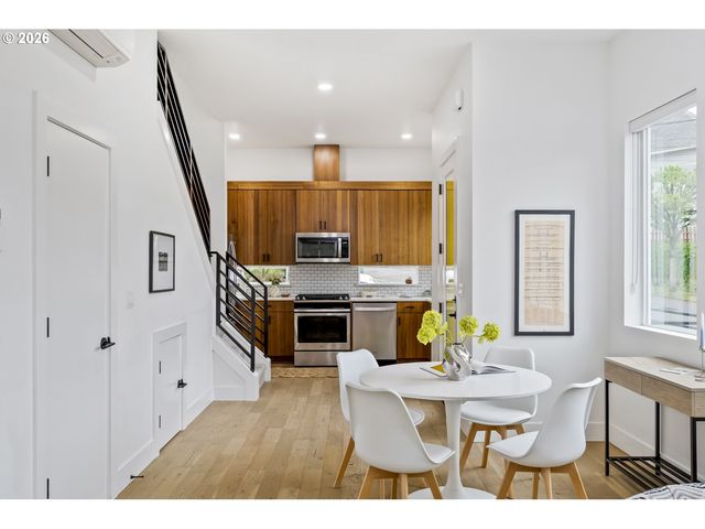 6875 N SALEM Ave, Portland, OR 97203