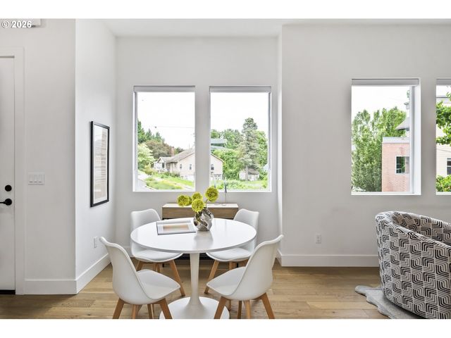 6875 N SALEM Ave, Portland, OR 97203