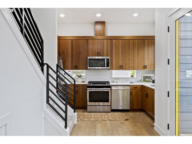 6875 N SALEM Ave, Portland, OR 97203