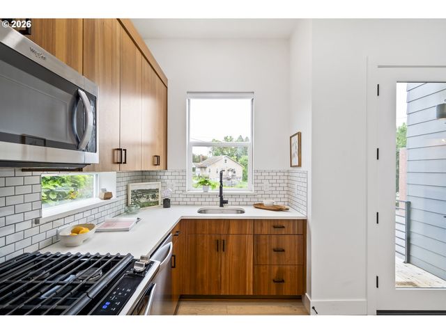 6875 N SALEM Ave, Portland, OR 97203