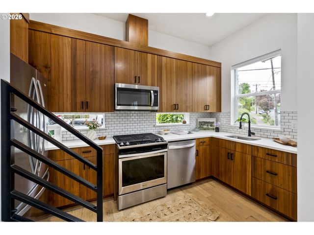 6875 N SALEM Ave, Portland, OR 97203