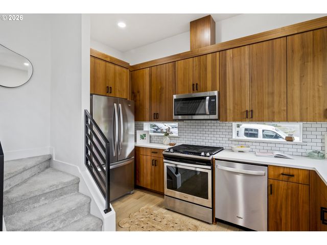 6875 N SALEM Ave, Portland, OR 97203