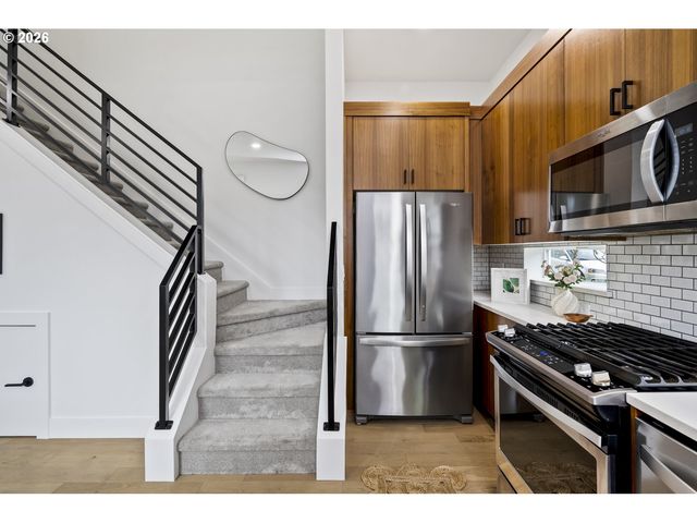 6875 N SALEM Ave, Portland, OR 97203