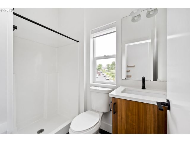 6875 N SALEM Ave, Portland, OR 97203