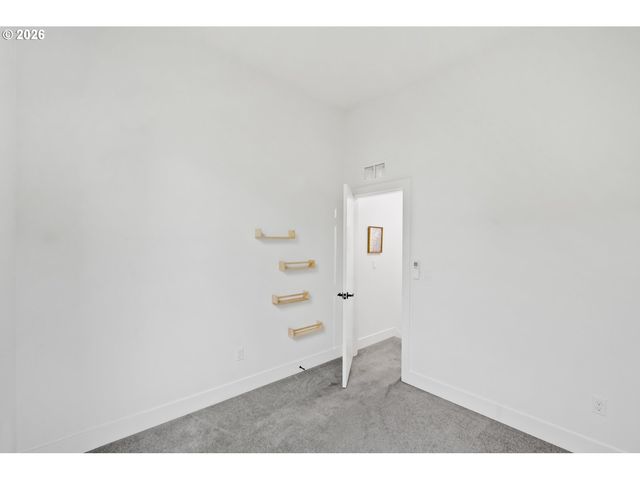 6875 N SALEM Ave, Portland, OR 97203