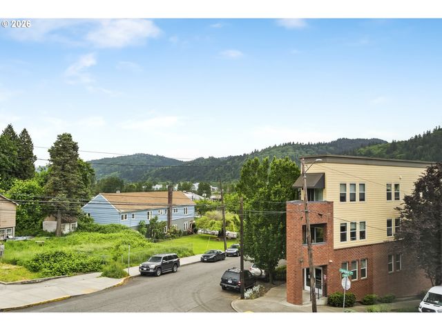 6875 N SALEM Ave, Portland, OR 97203