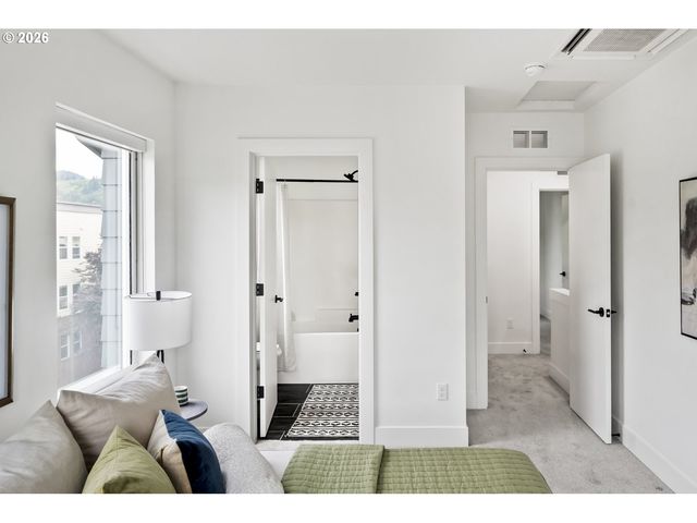 6875 N SALEM Ave, Portland, OR 97203