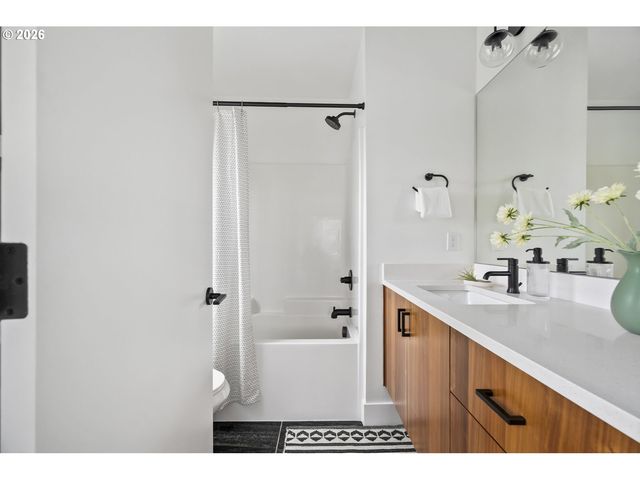 6875 N SALEM Ave, Portland, OR 97203