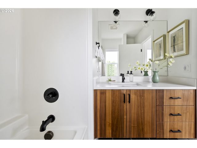 6875 N SALEM Ave, Portland, OR 97203