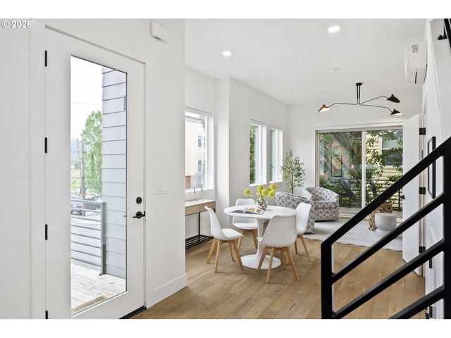 6875 N SALEM Ave, Portland, OR 97203