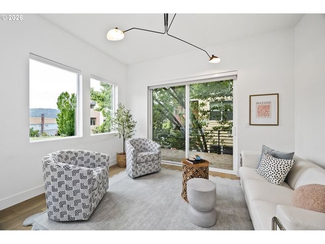6875 N SALEM Ave, Portland, OR 97203