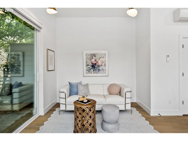 6875 N SALEM Ave, Portland, OR 97203