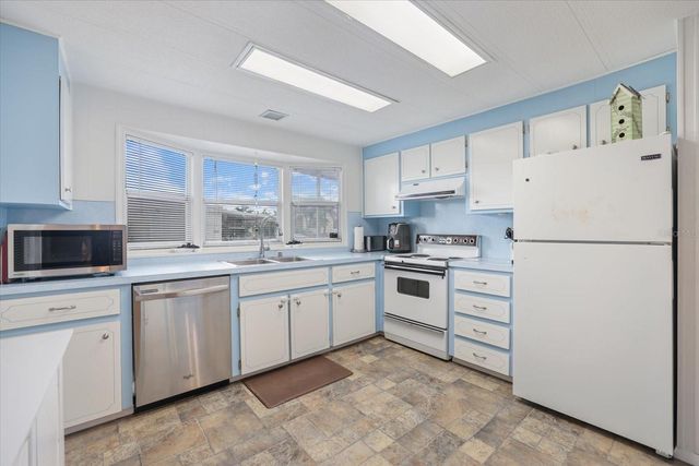 832 JOLANDA CIRCLE, Venice, FL 34285