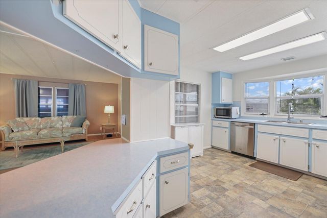 832 JOLANDA CIRCLE, Venice, FL 34285