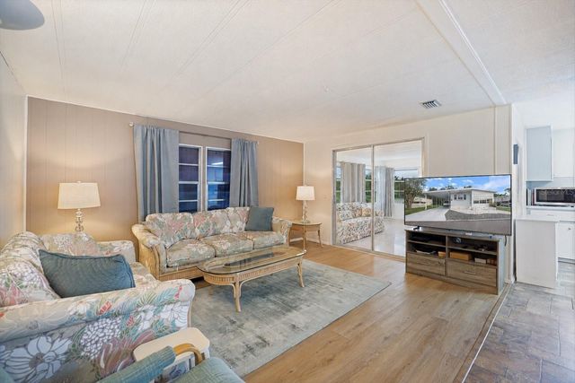 832 JOLANDA CIRCLE, Venice, FL 34285