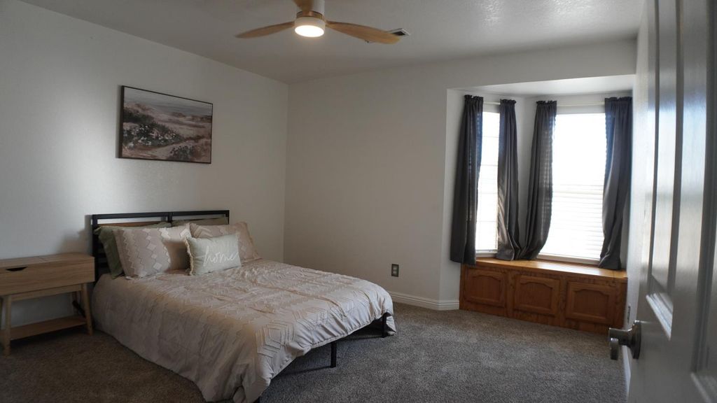 Image 12 of property listing at 12281 Fernwood Drive, Madera, CA 93636