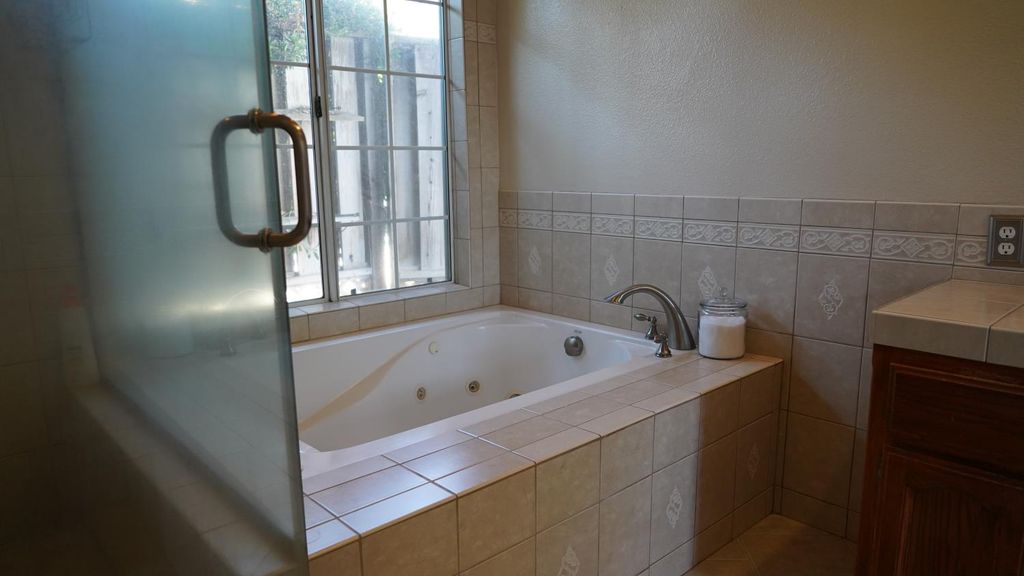 Image 15 of property listing at 12281 Fernwood Drive, Madera, CA 93636