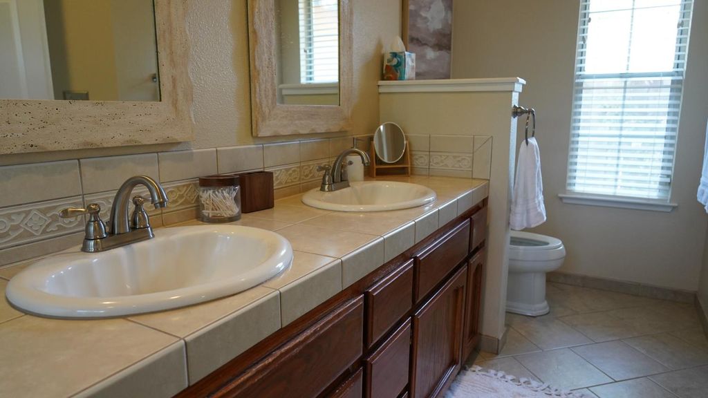 Image 16 of property listing at 12281 Fernwood Drive, Madera, CA 93636