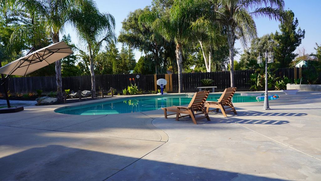 Image 2 of property listing at 12281 Fernwood Drive, Madera, CA 93636