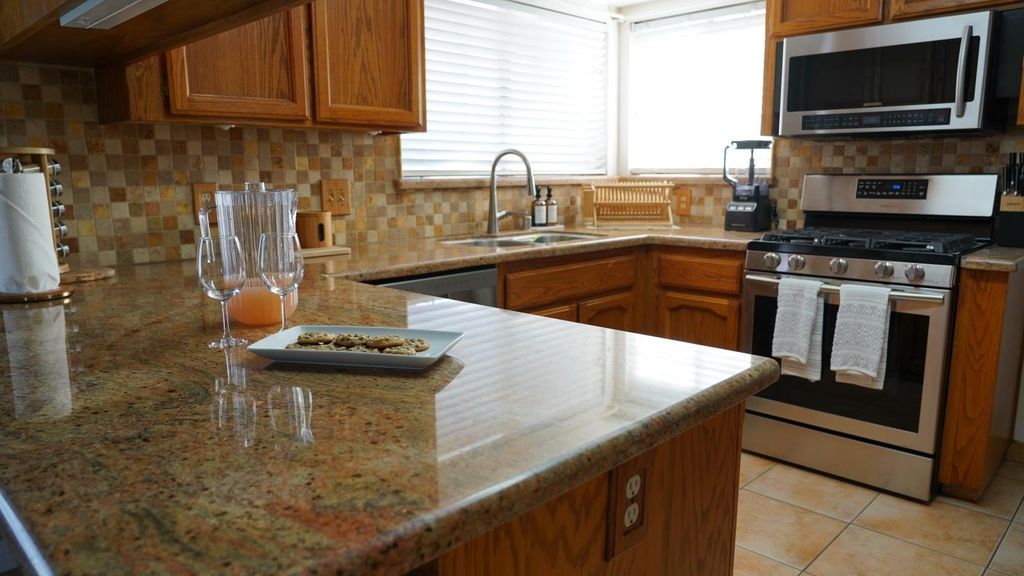 Image 6 of property listing at 12281 Fernwood Drive, Madera, CA 93636