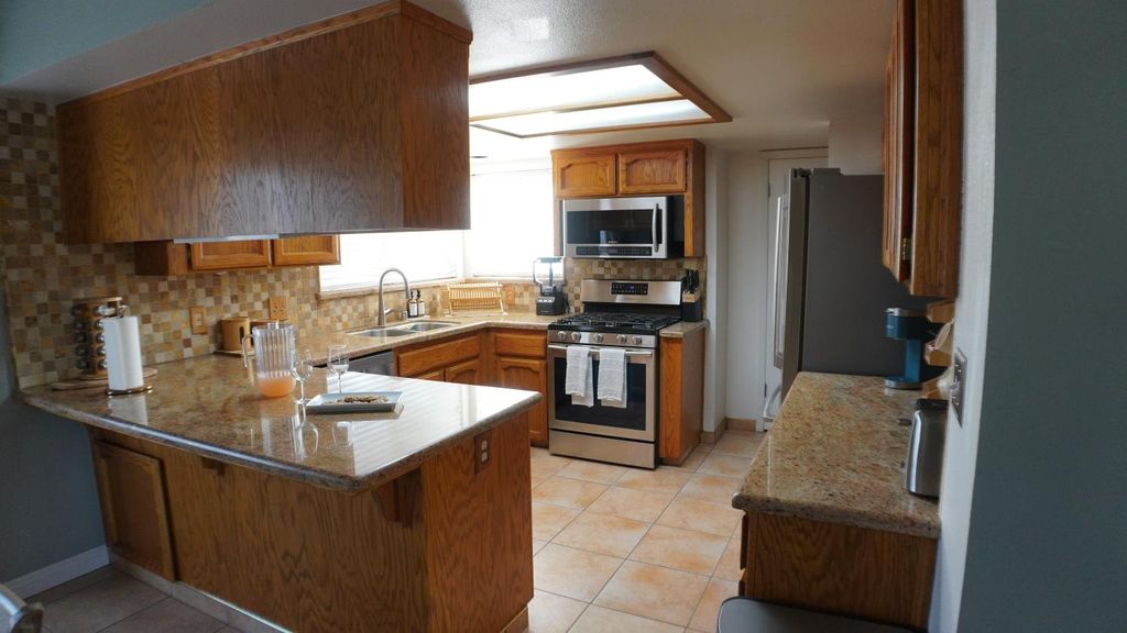 Image 7 of property listing at 12281 Fernwood Drive, Madera, CA 93636