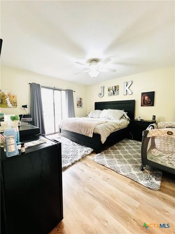 1904 N Hoover Avenue, Cameron, TX 76520