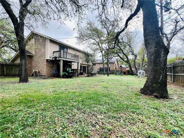 1904 N Hoover Avenue, Cameron, TX 76520