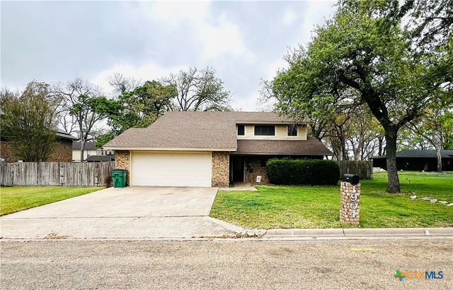 1904 N Hoover Avenue, Cameron, TX 76520