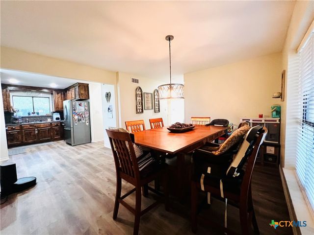 1904 N Hoover Avenue, Cameron, TX 76520