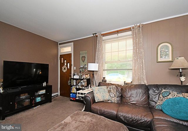 64 DIAMOND ST, Souderton, PA 18964