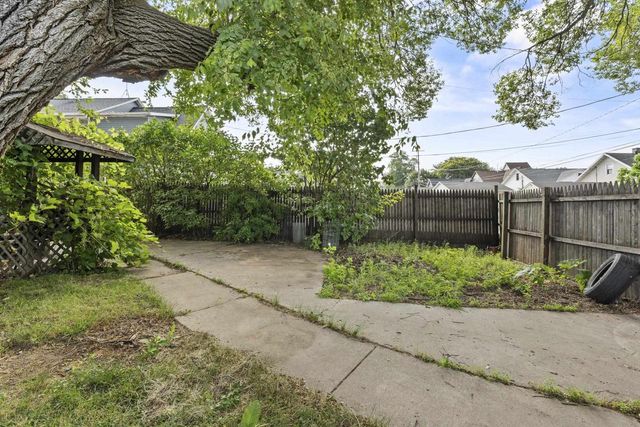 847 SHAWANO AVENUE, Green Bay, WI 54303