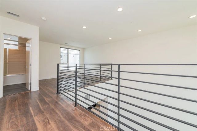 6016 W Beachwood Ln, Los Angeles, CA 90038