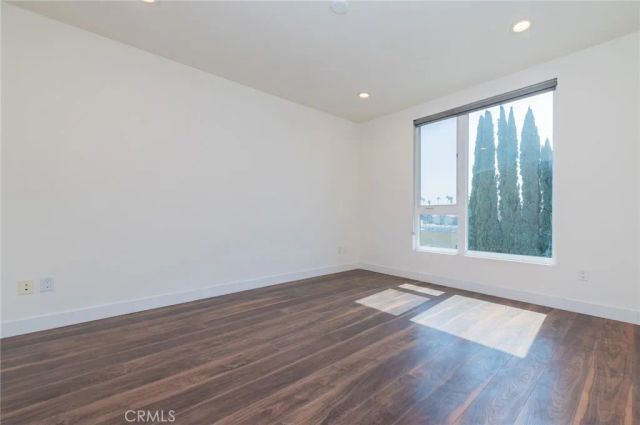 6016 W Beachwood Ln, Los Angeles, CA 90038