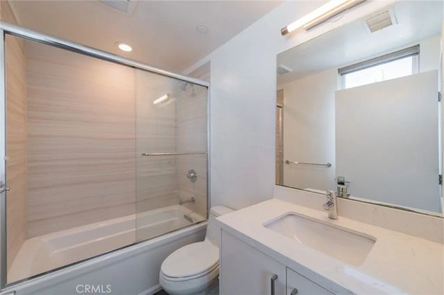 6016 W Beachwood Ln, Los Angeles, CA 90038