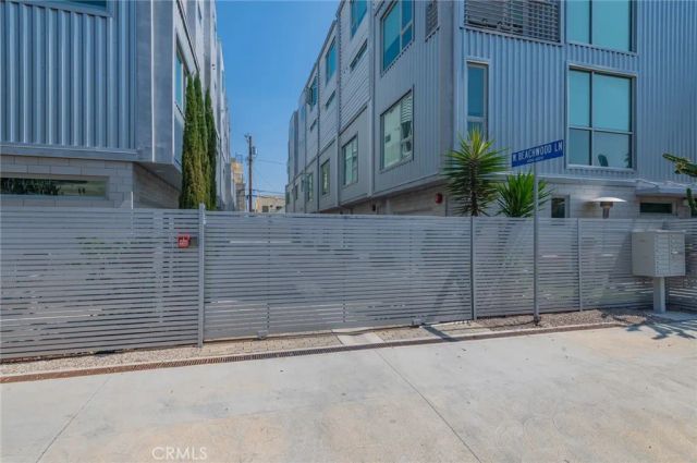 6016 W Beachwood Ln, Los Angeles, CA 90038