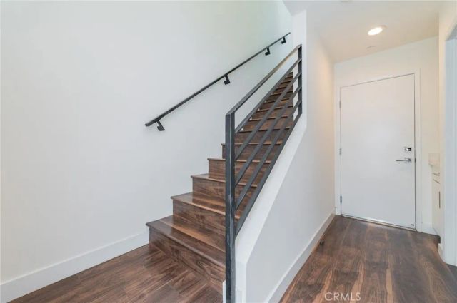 6016 W Beachwood Ln, Los Angeles, CA 90038