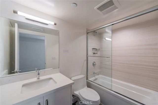 6016 W Beachwood Ln, Los Angeles, CA 90038