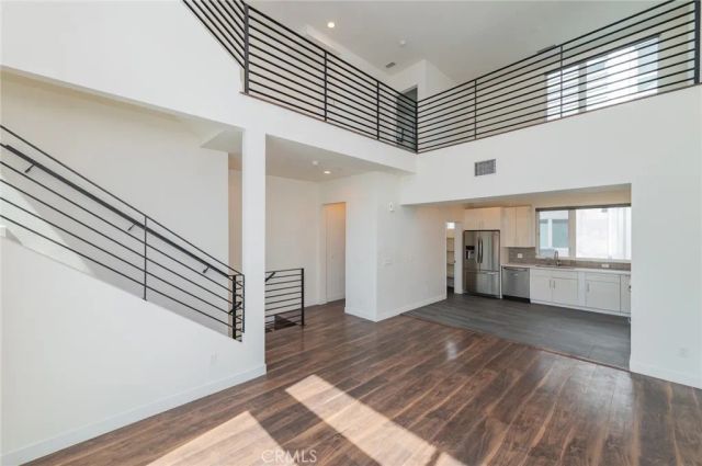 6016 W Beachwood Ln, Los Angeles, CA 90038