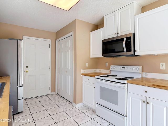 121 WHIPPOORWILL Drive, Palm Coast, FL 32164