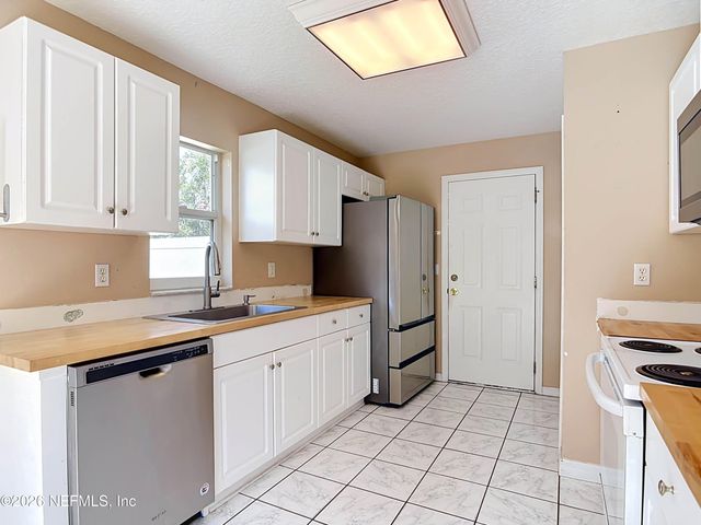 121 WHIPPOORWILL Drive, Palm Coast, FL 32164