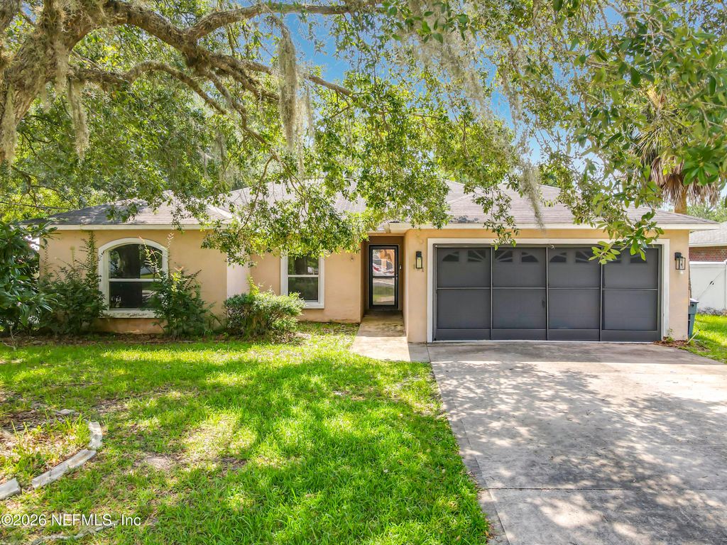121 WHIPPOORWILL Drive, Palm Coast, FL 32164